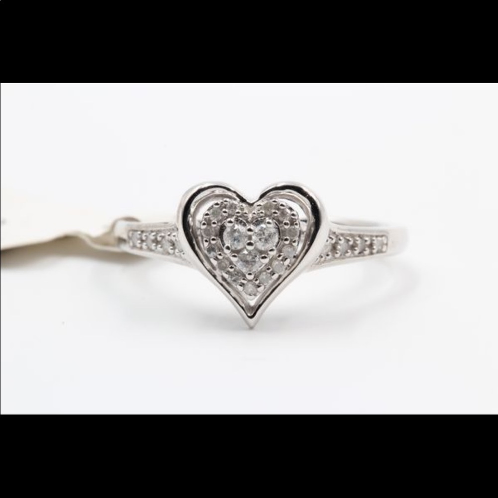 Beautiful 1/6 Carat Diamond Heart Silver Ring Sz 7 - Picture 8 of 8